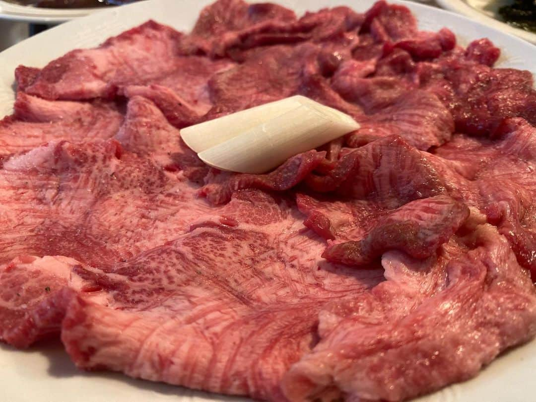 ニッチロー'さんのインスタグラム写真 - (ニッチロー'Instagram)「肉の日  東京で初めて行った焼肉屋  自由ヶ丘　京城園  あれから40年  今も変わらず味も雰囲気も守っている  プロ焼肉選手の原点を築いてくれた内の一軒  #京城園 #自由ヶ丘 #焼肉 #東京で初めての立ち焼肉屋  #自由ヶ丘遠征 #肉の日 #プロ焼肉選手 #ニッチロー  #yakiniku」3月29日 22時37分 - nicchiro5.1