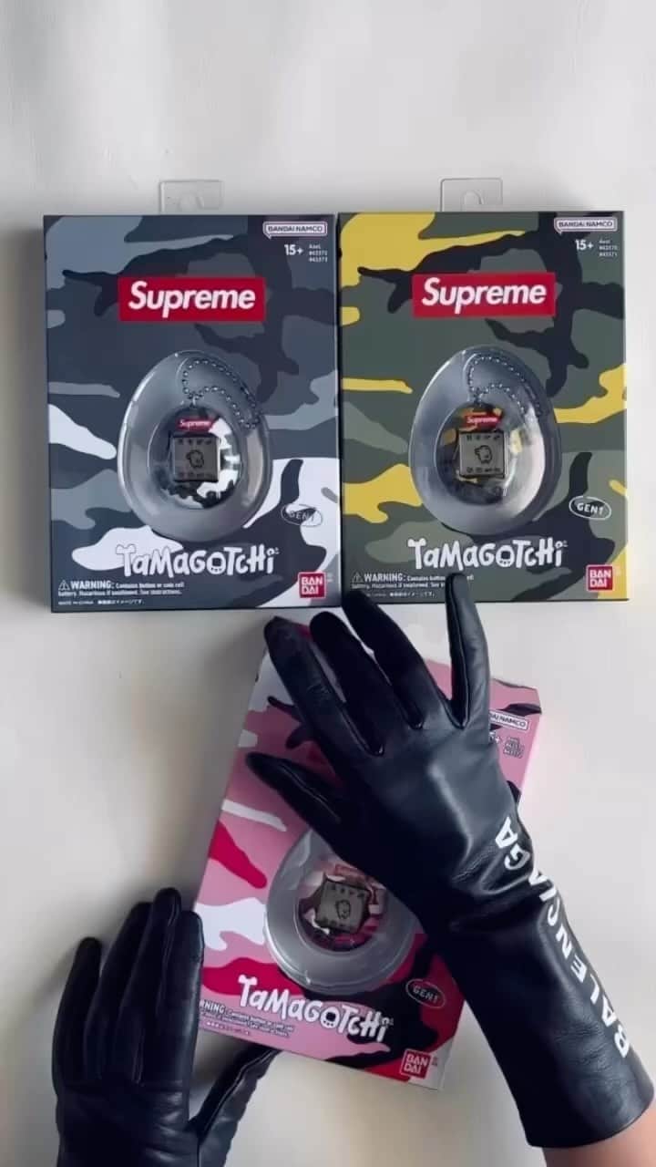 のインスタグラム：「🥚🐣🐥 ✩ "Supreme Tamagotch" ✩ #supreme #シュプリーム #たまごっち #tamagotchi」