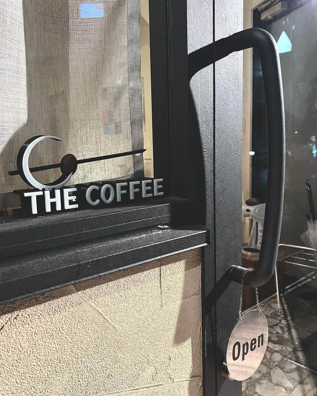 井咲アキのインスタグラム：「🤍☕️🖤  THE COFFEE @thecoffee2019  #THECOFFEE#木更津カフェ#カフェ巡り #coffee#cafelatte#coffeelover#coffeetime」