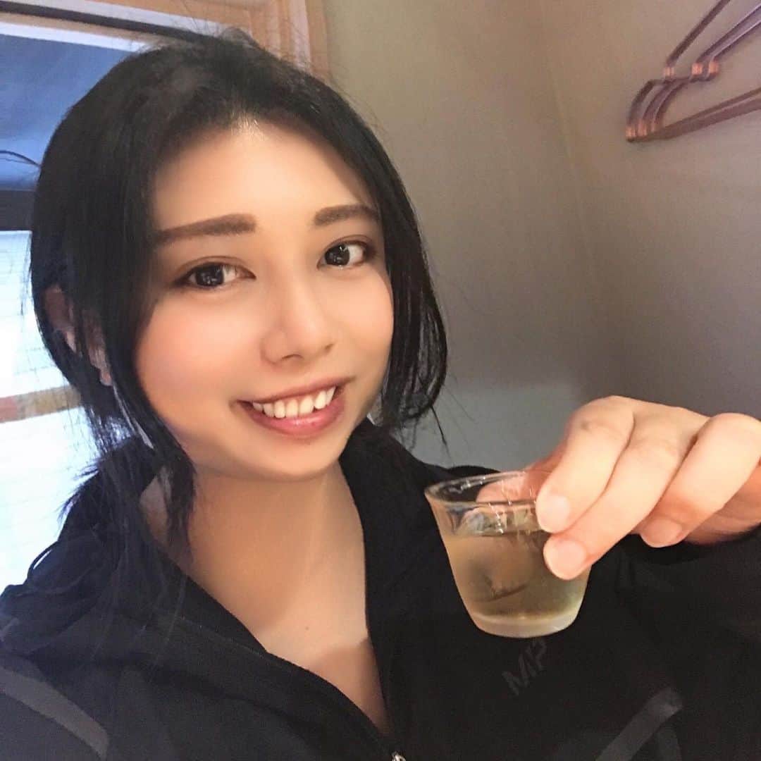 佐々木みえさんのインスタグラム写真 - (佐々木みえInstagram)「@umetohachi  梅酒飲みに行ってきたよー！  梅酒選ぶの難しすぎるくらい 種類がたくさん(^^) サザエさんやカープ坊やのラベル発見！！！🤣笑笑 オリジナル梅酒は青くてキラキラ🤩 料理 も梅がチラホラ スライストマトに🍅梅の胡麻がかかってた。ちょっとピンクな胡麻。 パスタは梅こぶペペロンチーノ。  わたしはもっと味は濃いめが好みかな。 でも美味しかった^ ^  #天満飲み  #天満グルメ  #woomypr   #梅 #梅酒 #飲み比べ #お酒好き #酒好き #飲み過ぎ #飲酒タグラム #お料理 #季節 #コース #女子会 #dinner #instagood」3月29日 22時40分 - ruby.sasamin