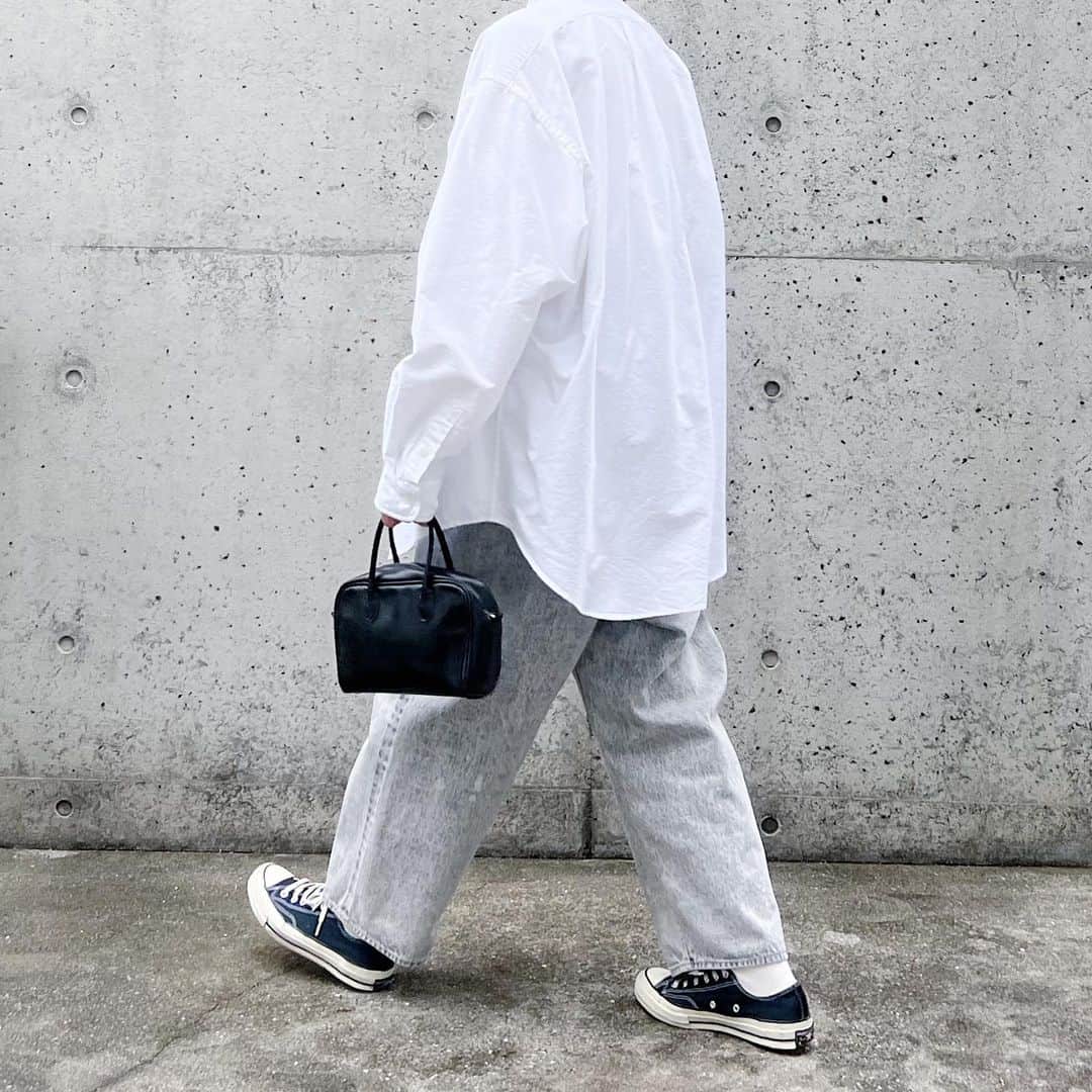 ryokoさんのインスタグラム写真 - (ryokoInstagram)「▪︎  白・グレー・黒  .  shirt #tsuzuli bottoms #tsuzuli shoes #converse bag #artsandscience」3月29日 21時00分 - ryo___ka