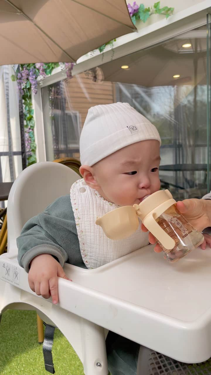 ヨンジュン のインスタグラム：「#230329 👶🏻🌸🥗🍝☕️」