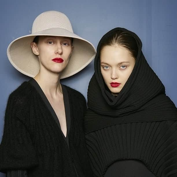 資生堂 のインスタグラム：「CFCL (@cfcl_official ) VOL.6 Fall / Winter 2023 Collection  Makeup led by Ai Nieda (贄田 愛) 　@ai_n_____ Hair led by Ikuko Shindo (進藤 郁子)　 @ikuko_shindo_official  #CFCL #pfw #paris #parisfashionweek #fashion #aw23 #ファッション #ビューティー #パリコレ #shiseidohma #贄田愛 #進藤郁子」