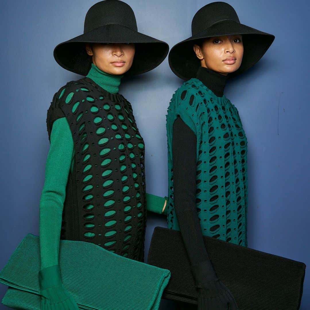 資生堂 のインスタグラム：「CFCL (@cfcl_official ) VOL.6 Fall / Winter 2023 Collection  Makeup led by Ai Nieda (贄田 愛) 　@ai_n_____ Hair led by Ikuko Shindo (進藤 郁子)　 @ikuko_shindo_official  #CFCL #pfw #paris #parisfashionweek #fashion #aw23 #ファッション #ビューティー #パリコレ #shiseidohma #贄田愛 #進藤郁子」