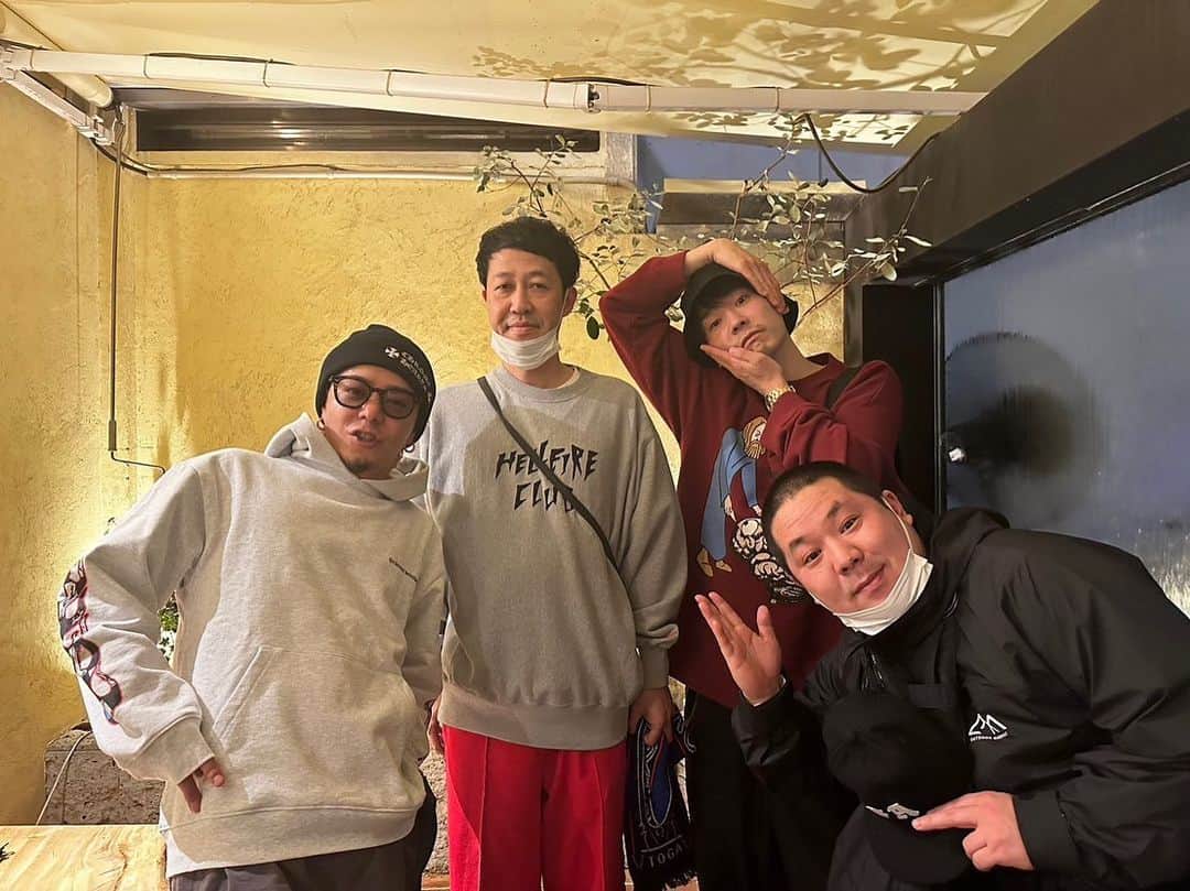 のインスタグラム：「小籔先輩にご飯連れて行ってもらいました！ 高級和食の後に高級イタリアンという見た事ないハシゴを渡らせてもらいました🙇‍♂️ 最高でした！ ありがとうございますっ🤾‍♂️🤾‍♂️🤾‍♂️ #小籔さん #OCEANTOKYO高木さん #ネルソンズ和田まんじゅう #かまいたち濱家」