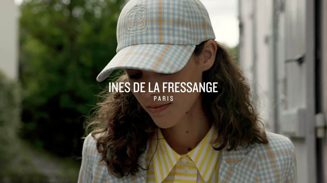 イネスドゥラフレサンジュのインスタグラム：「💛💙 PASSION RAYURES ET CARREAUX Chez Ines de la Fressange Paris, on s’amuse avec les superpositions et les motifs, toujours avec élégance et légèreté !  Et vous, quels son vos combinaisons préférées ? - 💛💙 PASSION FOR STRIPES AND CHECKS At Ines de la Fressange Paris, we have fun with overlays and patterns, always with elegance and lightness!  And you, what are your favourite combinations?  #inesdelafressange #inesdelafressangeparis #girlsinines #paris #parisianchic #parisianstyle #girlsinines」