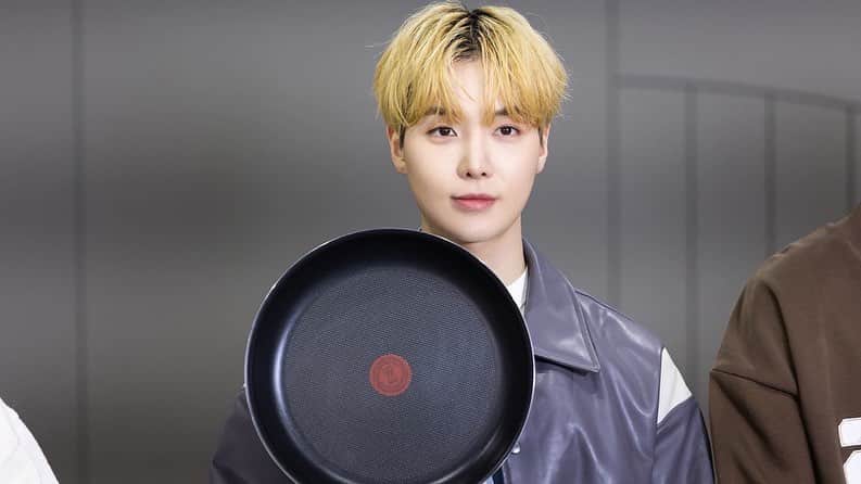 SPACE SHOWER TVさんのインスタグラム写真 - (SPACE SHOWER TVInstagram)「📸【番宣スポット・収録写真公開】TO1💫 K-POPの注目アーティストを紹介する「ピョルTV」  2組目には‘TO’gether as ‘1’の略字であり‘僕たちは一つになって存在する’という意味を持っている9人組ボーイズグループTO1が初登場！ 香水・日焼け止め・フライパンなどの個性溢れる愛用品を持参しての自己紹介で大盛りあがり👏 そして、ご褒美をかけたゲームにも挑戦します🃏 是非チェックして下さい🥰  Photo By BAEK CHUL HEE  On Air Info 📺ピョルTV#3 📅3/30(木)23:00～23:30  ⭐️本番組は、スカパー番組配信でも同時配信！ スマホ・タブレット・PCなどお好きなデバイスで視聴OK📱  #スペシャ #TO1 #티오원」3月29日 18時02分 - spaceshower