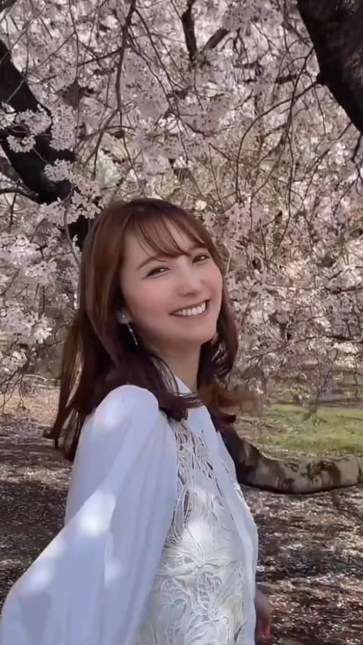 堀みづきのインスタグラム：「今年も桜が見れました🌸 幸せ🫧💗  #桜　#お花見　#満開 #新宿御苑」