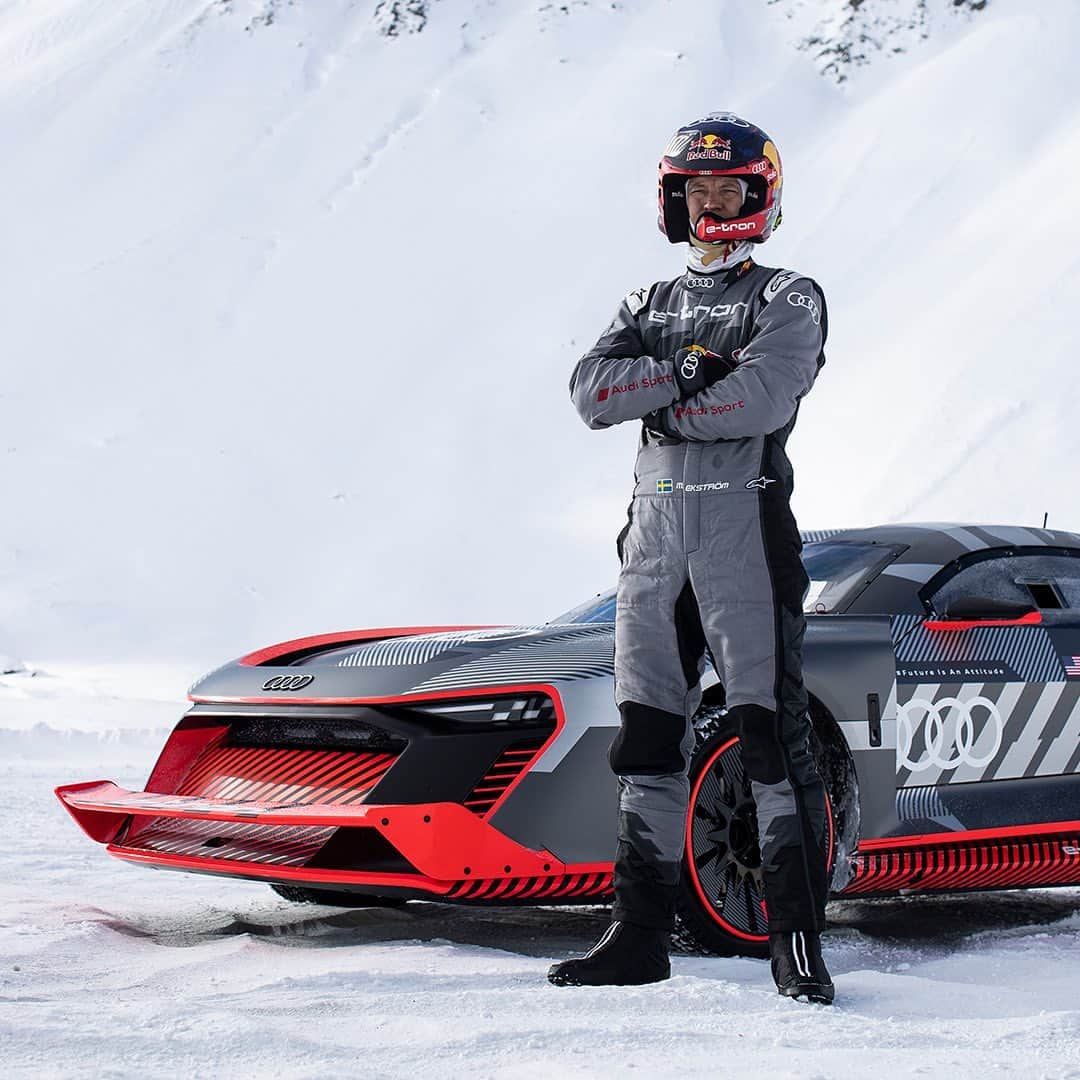 アウディ ジャパンさんのインスタグラム写真 - (アウディ ジャパンInstagram)「伝説のラリードライバーに思いを馳せる。  Audiファクトリードライバー マティアス・エクストローム(@mattiasekstromracing)が、1月に亡くなった友人ケン・ブロックとの約束を果たす。 スイス ダボス山脈の頂上にてAudi S1 e-tron quattro Hoonitronで氷上をドリフト走行。  #Audi #FutureIsAnAttitude #S1Hoonitron  *Audi S1 e-tron quattro Hoonitronはプロのドライバーによって専用のサーキットでのみ運転できる車両です。市販モデルではありません。」3月29日 18時07分 - audijapan