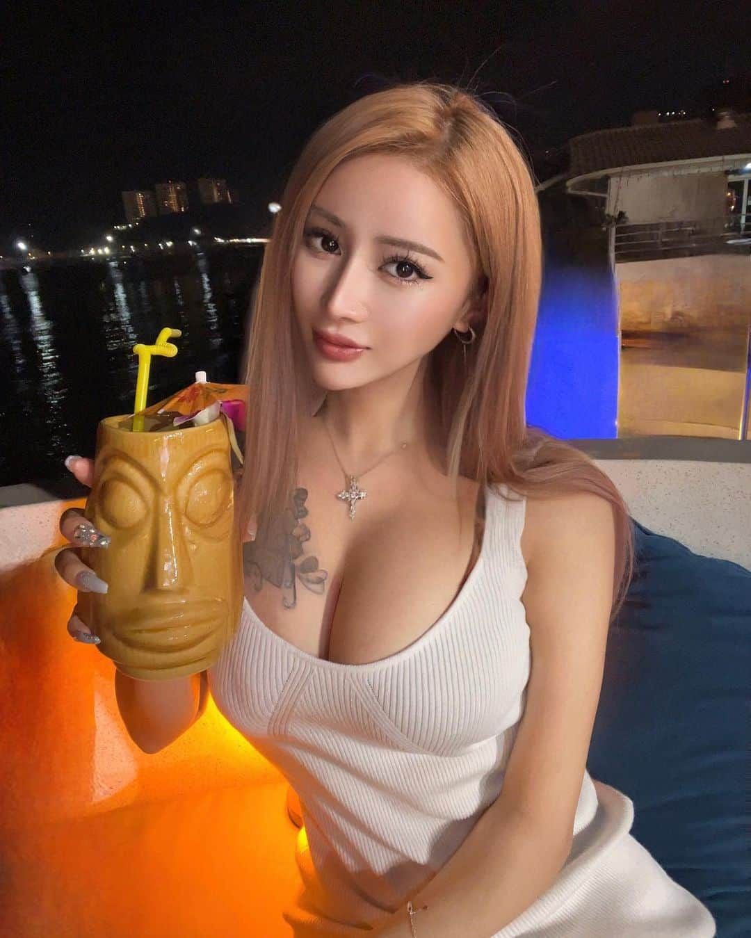 Chikoさんのインスタグラム写真 - (ChikoInstagram)「Would you like to drink with me?🥂💖 . I like tequila🤭💖 . . #ほろ酔い #旅行大好き #trip #japanesegirls #asian #asiangirls #tequila」3月29日 18時23分 - chan.chiko.888