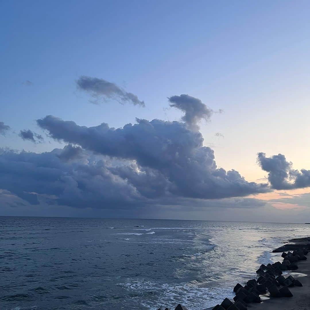 クリス智子さんのインスタグラム写真 - (クリス智子Instagram)「雲が、可愛かった。 Clouds were charming.」3月29日 18時16分 - chris_tomoko
