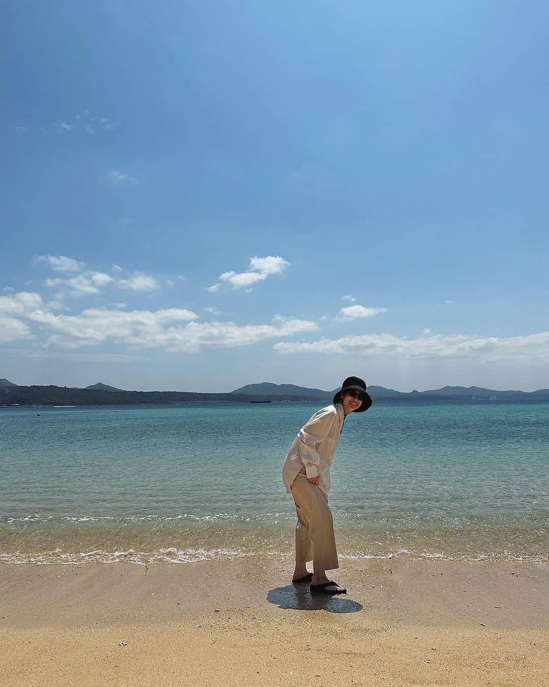 石田一帆さんのインスタグラム写真 - (石田一帆Instagram)「. 春休みで沖縄にきてます🌸  最高の海日和の1日でした。 沖縄きたら必ず行く和タコスをテイクアウトして オリオンビールと共に砂浜で食べる。 これがお決まりコースでございます🌮🍻  個人的沖縄タコスno.1です。大大大好き。 さっと揚げた皮に(重すぎない◯) THEサルサぽくない、トマト玉ねぎにんにくと 辛さがぐっとくるソースが最高においしいのです。 そしてかなーりボリューミーなのにコスパ💯 名護方面行った際には是非食べてほしい🤤  #ik_travel#ik_okinawa#okinawa#okinawatrip#nago#trip#travel#和タコス#21世紀の森ビーチ#沖縄タコス#名護グルメh沖縄グルメ#沖縄旅行#南国旅行#沖縄#南国」3月29日 18時17分 - ishidakazuho