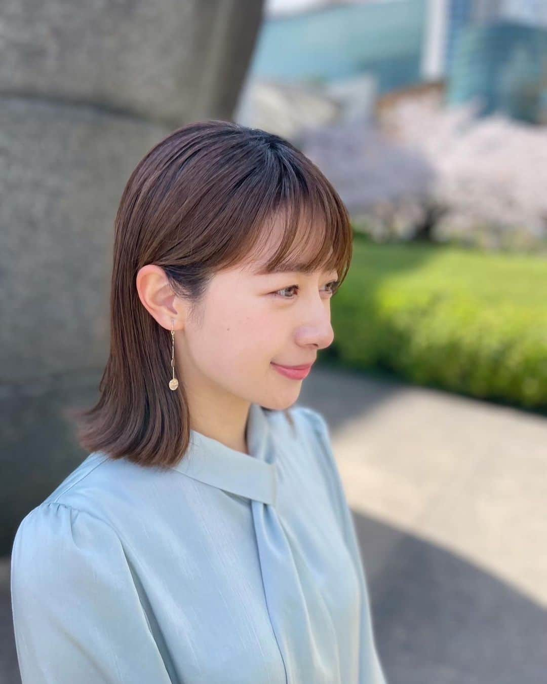 林美沙希さんのインスタグラム写真 - (林美沙希Instagram)「. やっと桜の写真を撮ることが出来ました🌸🌸 . 東京は桜の満開が発表されてからの日照時間が過去30年で最も少ないそうです。今日は至る所でお花見を楽しむ人の姿が見られましたね☺️  #annニュース #ワイドスクランブル #林美沙希 #衣装 #桜 #毛利庭園」3月29日 18時19分 - misaki0hayashi