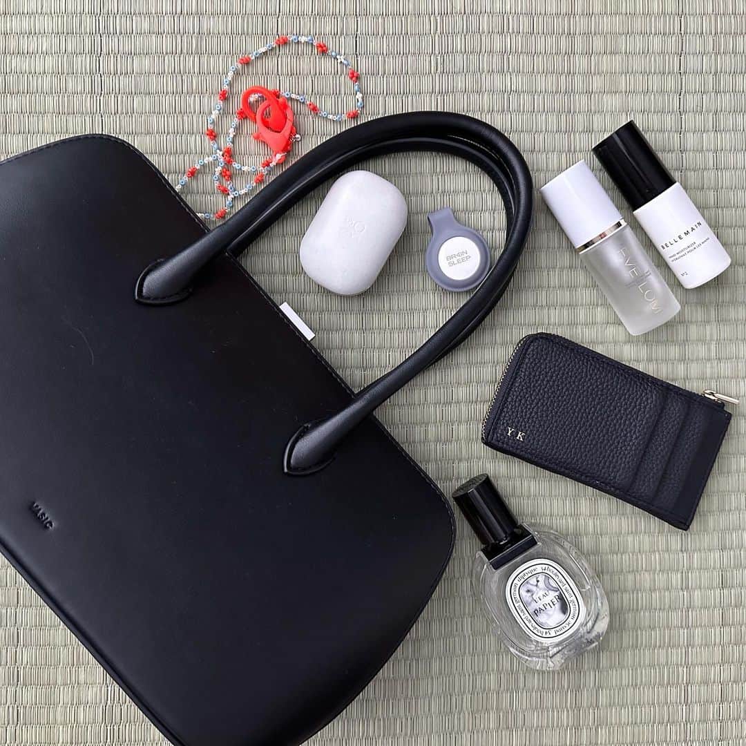 岸本佳子さんのインスタグラム写真 - (岸本佳子Instagram)「In my bag 🦘  いろんな方におすすめ頂いた 選りすぐりのアイテムばかりです。  #minimalist #lifestyle #qol」3月29日 18時21分 - yoshico_kishimoto