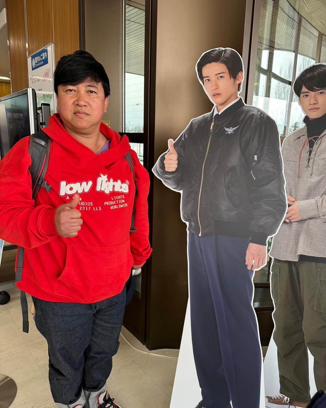 スギちゃんのインスタグラム：「ヒグマを学びに北海道帯広市に行った後 時間があったので帯広市を満喫したぜぇ 30日までとかちプラザでヒグマの事学べるぜぇ みんな見に行って欲しいぜぇ 写真は とかち帯広空港 帯広競馬場 幸福駅 麺屋ぜん」