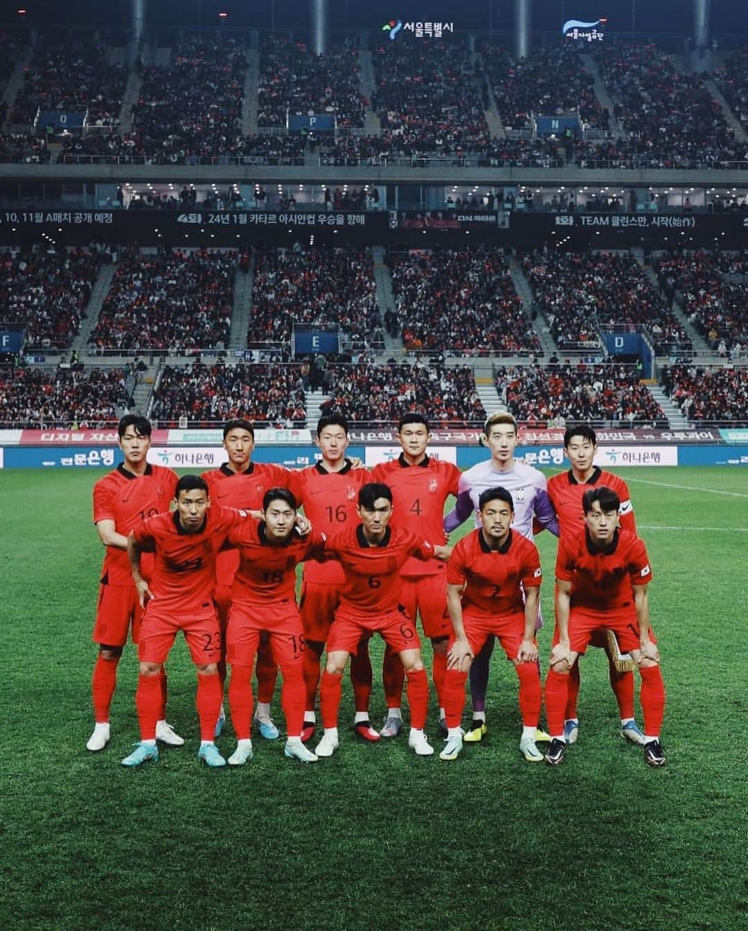 ソン・フンミンさんのインスタグラム写真 - (ソン・フンミンInstagram)「나라를 위해 뛴다는 것은 , 대한민국 축구 국가대표팀의 유니폼을 입는것은 항상 자랑스럽고 영광입니다. 오랜만에 홈경기를 치루면서 축구가 받고 있는 사랑을 다시 느낄수 있었습니다. 여러분들께 멋진 승리로 선물을 드리진 못했지만 앞으로 발전되는 팀이 될수 있도록 노력하겠습니다. 열흘 동안 저희를 응원해주신 모든분들께 감사드립니다 곧 다시 운동장에서 만나요❤️ Sonny🤍」3月29日 18時48分 - hm_son7