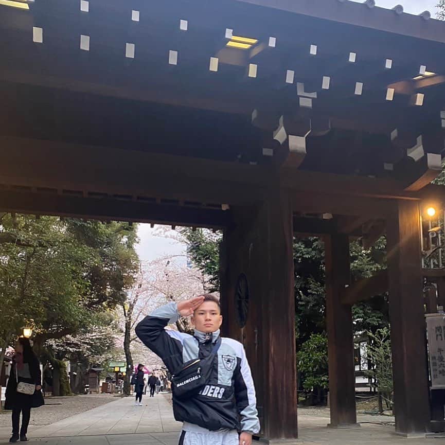 信原空のインスタグラム：「日本🇯🇵 靖国神社」