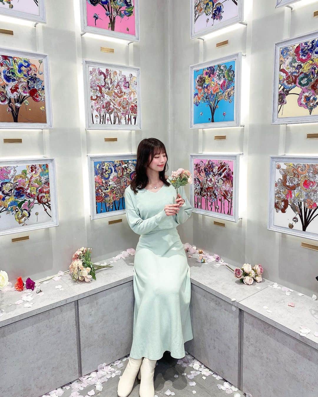 橘沙奈のインスタグラム：「*  @louangetokyo_lemusee の、 Mother’s Day collection〜2023〜 展示会に行ってきました- ̗̀ 🎂 ̖́-  内装がお花やパステルカラーの色合いで 春らしくて可愛かった🌸*･ 試食で頂いたマカロンもチーズケーキも 美味しかったし、見た目も可愛すぎる🧸💕︎︎  母の日コレクションだったので、 母の日の贈り物にぴったりだし 喜ばれそう☺️🎁  * * * * * * * * * * * * * * * * * * * * * * * * * * * #母の日 #お母さんありがとう #母の日スイーツ #アフタヌーンティー #afternoontea #奥田雄太#yutaokuda #ルワンジュ東京 #ルワンジュ東京ルミュゼ #louangetokyo #louangetokyolemusee」