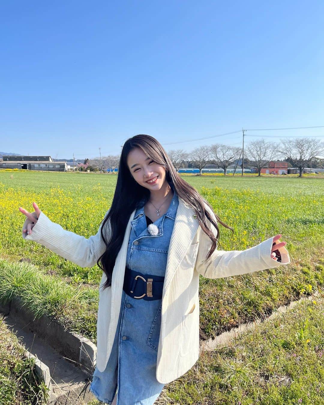 天翔天音のインスタグラム：「皆さん🌤  本日❕3/29 夜19時55分〜 「わけもん！～藤岡弘、の宮崎ぶらり旅～」(宮崎放送) に出演します。  12年続いた番組の最終回は、 家族で春の宮崎を満喫してきました🍋  果物を収穫したり、美味しい物を食べたり〜 とても温かい方々との素敵な出会いがありました🍑  是非お楽しみに〜！  #天翔天音  #宮崎放送 #自然 #藤岡弘 #旅番組 #mrt」