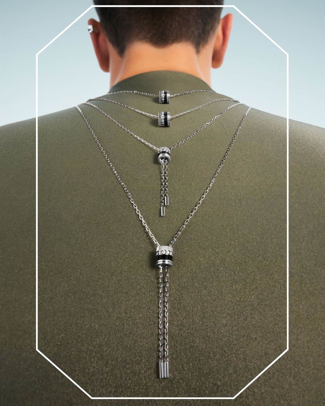 ブシュロンのインスタグラム：「POWER PERSPECTIVE⁣ ⁣ Quatre Black Edition has your back. Always.⁣ ⁣ #BasicnotBasic⁣ #BoucheronQuatre」
