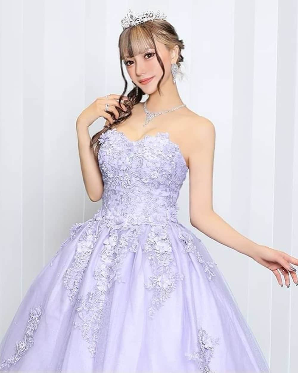 葉月芽生さんのインスタグラム写真 - (葉月芽生Instagram)「👑🕊️🤍  #angelr #model #photography#dress #new #white  #purple #color #princess #follow #cute #gorgeous  #tiara #cape #flowers #드레스 #모델 #화이트 #귀여운  #エンジェルアール #モデル #ドレス #新作 #葉月芽生」3月29日 19時02分 - mei_hazuki