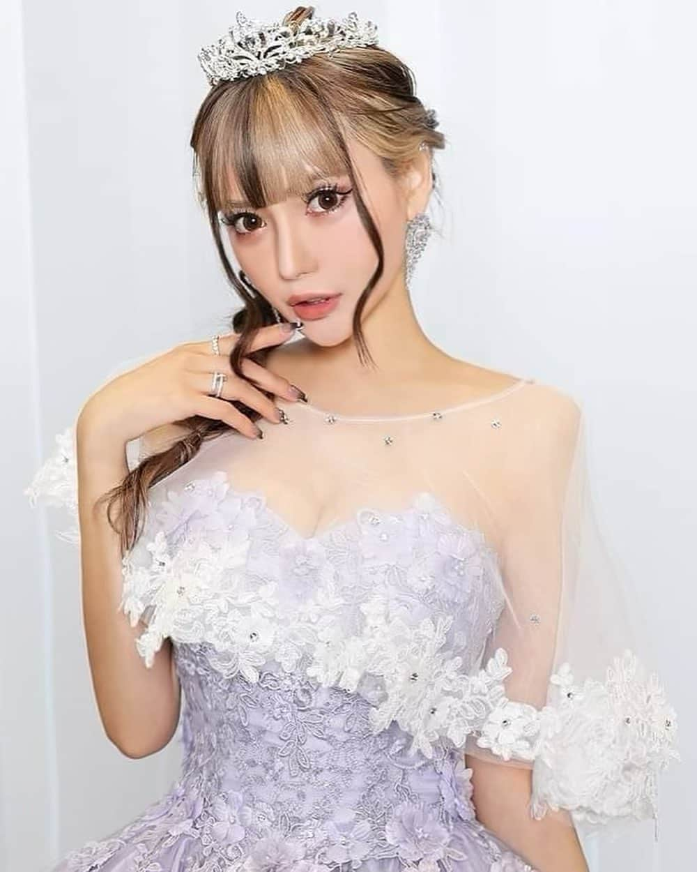 葉月芽生さんのインスタグラム写真 - (葉月芽生Instagram)「👑🕊️🤍  #angelr #model #photography#dress #new #white  #purple #color #princess #follow #cute #gorgeous  #tiara #cape #flowers #드레스 #모델 #화이트 #귀여운  #エンジェルアール #モデル #ドレス #新作 #葉月芽生」3月29日 19時02分 - mei_hazuki