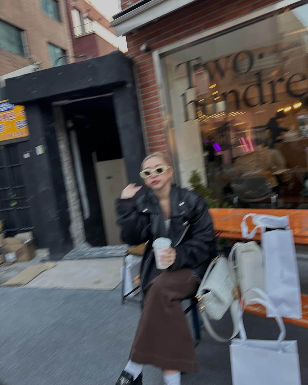 のインスタグラム：「Tea break 🍵💕 このサングラス買ってよかったー😚」