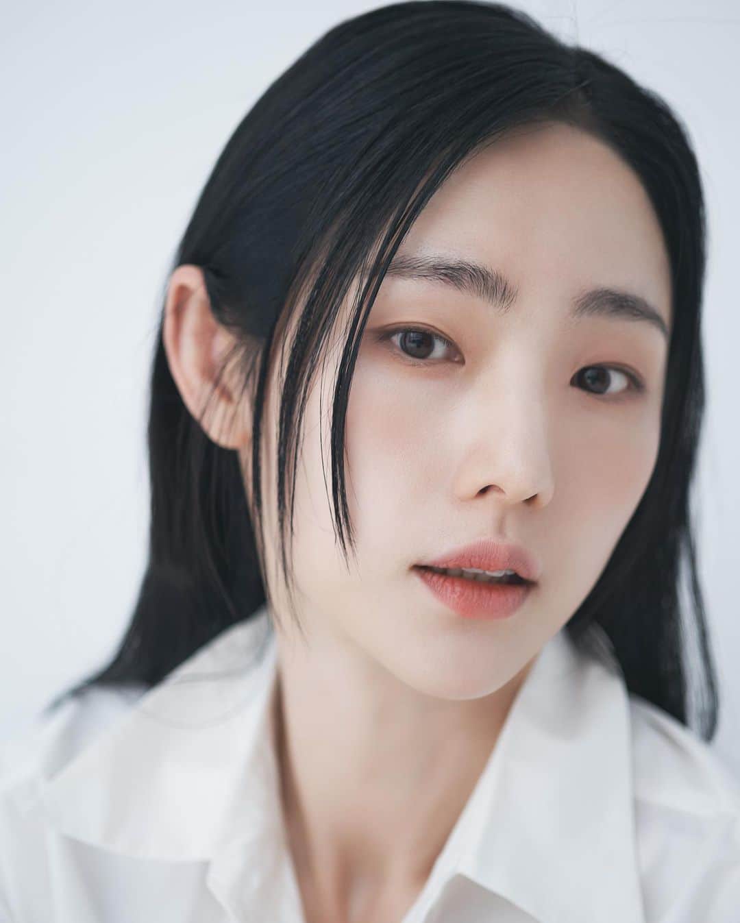 のインスタグラム：「소속사 비욘드제이와  함께합니다 든든한동료들을 만나서  저 정말 행복해요  한동안 뜸했던 소식도 자주올리고  진행중인 차기작 소식도 알릴게요 #열일💪」