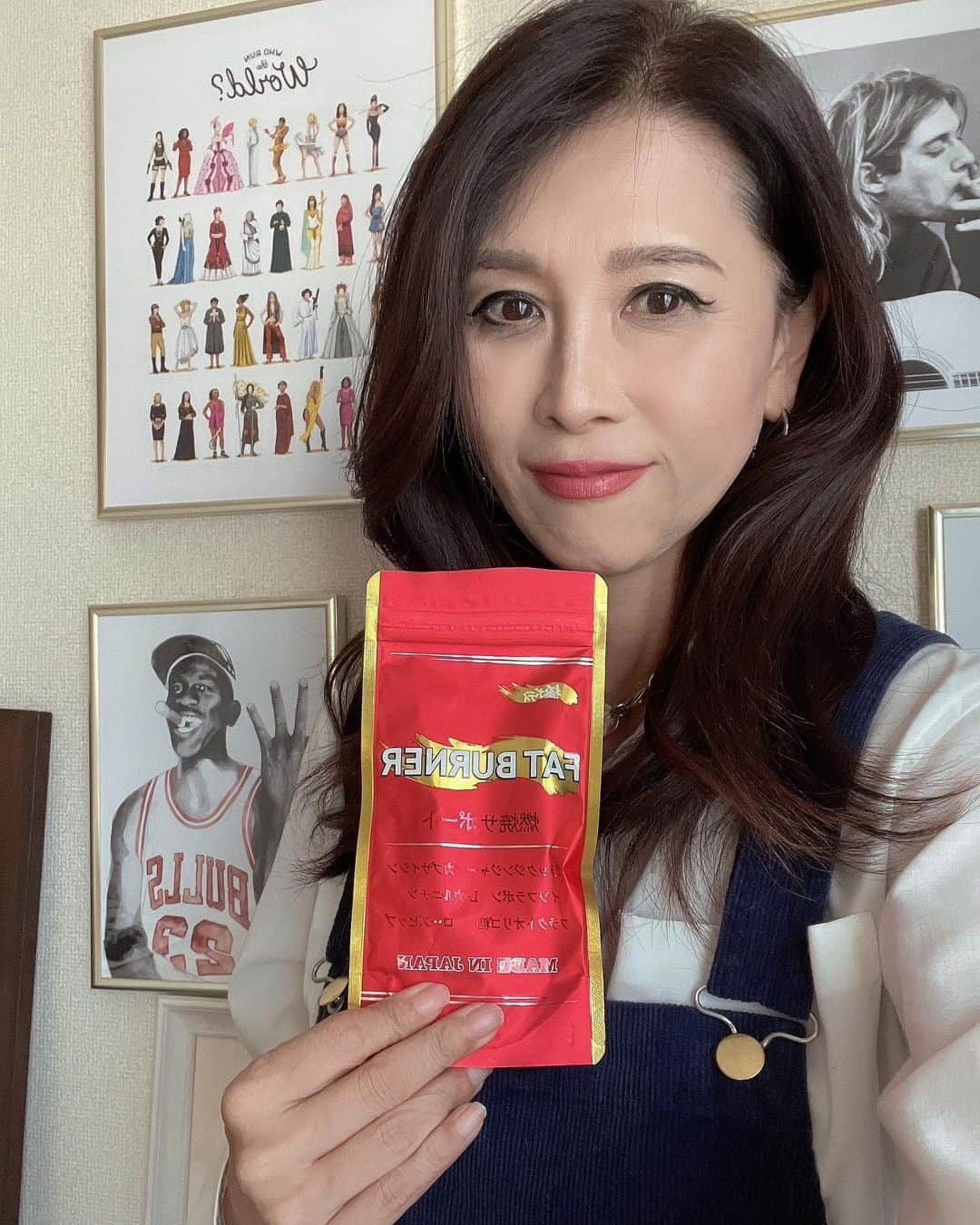 Naoko（なおこ）さんのインスタグラム写真 - (Naoko（なおこ）Instagram)「💊 💊 💊 春なのに 体調悪く ジムもなかなか 行けず 🐷のまんまなんで  なるべく早足で 歩いたり お風呂に浸かって 燃焼だけは させたいです🥹  ずっーと 飲み続けてる サプリはこれだけです  なんか お守り みたいな感じ  筋トレのときは もちろん 朝から仕事行くまえにも 忘れず 飲みますよ @kiwamibody_official   ダウンタイムで 白髪染めも行けず マツエクも行かず ボサボサの ショボショボで テンションあがらない🥲  髪が伸びすぎました  どーにかします ハイ😅  #燃焼系サプリ  #極みボディ  #筋トレ女子 #フィットネス女子#フィットネス#Fitness#筋トレ女子と繋がりたい #筋トレ好き#筋トレ好きと繋がりたい#減量 #くびれ#美ボディ #アラフィフ#アラフィフコーデ#ボディメイク #50代#健康 #熊本 #kumamoto」3月29日 19時08分 - smile_naohibi