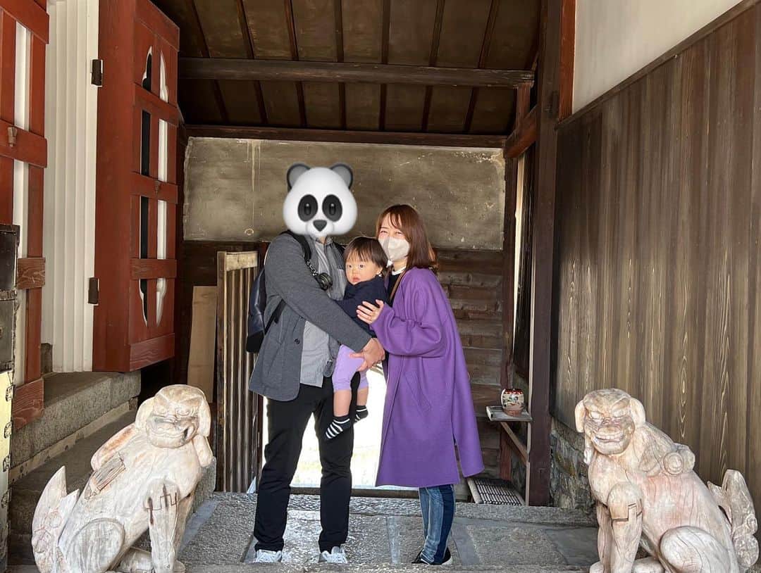 あいりさんのインスタグラム写真 - (あいりInstagram)「先日、滋賀県近江八幡市にある 『旅籠 八…(わかつ)』 に宿泊してきました！  旅籠 八…さんは 190年前に建てられた建物で 1日2組限定の古民家宿です。  古き良きものを残しながら 情緒溢れるノスタルジーな雰囲気の中 洗練されたオシャレなお宿で 小さいお子様にも気兼ねなく宿泊してほしいという オーナーの想いが溢れた過ごしやすい空間でした。  もちろん小さいお子様と一緒じゃなくても おこもり宿として異空間の中でのんびり過ごすのもおすすめです！  食事がとにかく美味しかった！ 地産地消で、どの食材もしっかり素材の味が活かされていて、心に残る味でした。  食べムラのあるぽぽちゃんも どの料理も美味しく食べていたのが印象的でした😊  おもてなしも素晴らしく ぽぽちゃんもとっても楽しんでいたように思います✨  今日のYouTube動画で、旅行VLOGをアップしているので、よかったらご覧ください✨  #旅行 #旅行vlog #家族旅行 #子連れ旅行  #滋賀県 #近江八幡 #滋賀旅行」3月29日 19時09分 - airi_happy
