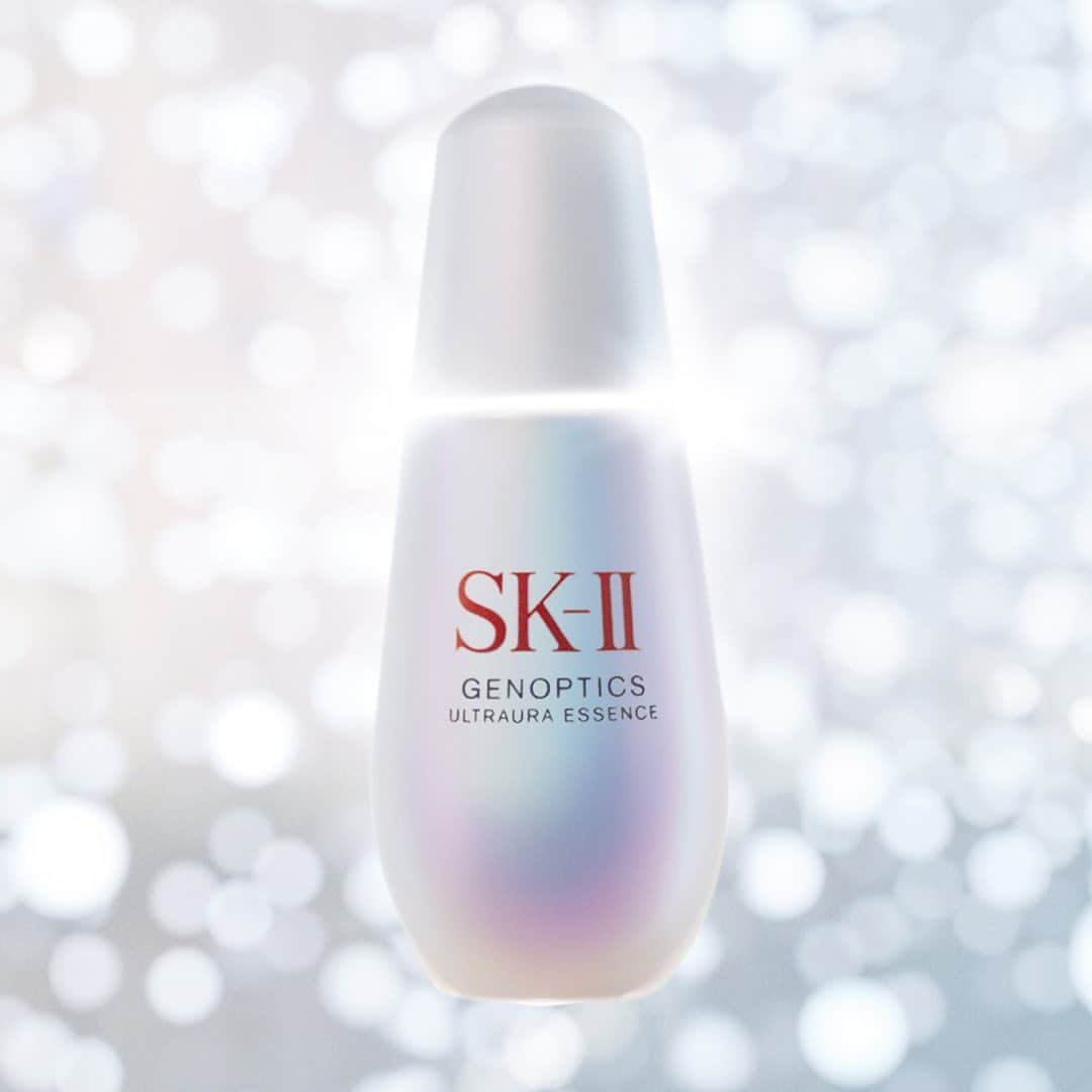 SK-II's Official Instagramのインスタグラム：「It’s time to unleash your ultimate aura from inside out.   With an exclusive and rare blend of ingredients - PITERA™, SDL PRO, and White Lotus Complex, the new SK-II GenOptics Ultraura Essence will help you get that #100CaratAura 💎  In stores now. #PITERA #SKII」