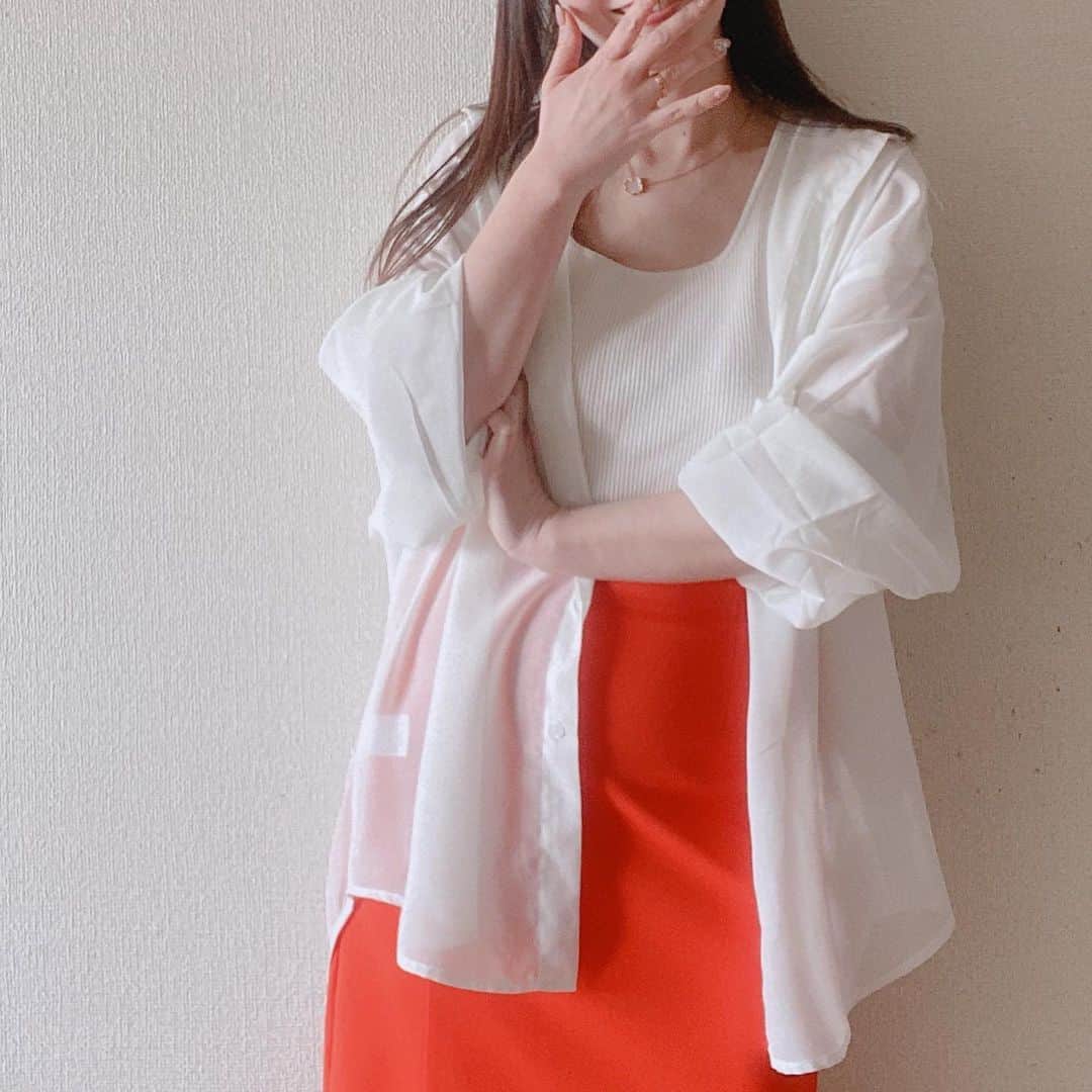 aitama_pfさんのインスタグラム写真 - (aitama_pfInstagram)「・ ᙏ̤̫ ❤︎  🅒🅞🅞🅡🅓🅘🅝🅐🅣🅔 コーデはこちらから　@aitama_pf   @wego_official #ボリュームスリーブシアーシャツ   定番シアーシャツもボリュームスリーブが可愛い🤍✨ 落ち感のある柔らかめの素材も好き🫰  #きれいめカジュアル #骨格ウェーブコーデ#ミューテッドテッドサマー#中学生ママコーデ#アラフォーママコーデ#42歳#低身長コーデ #152cmコーデ#guコーデ#中学生男子ママ#大人フェミニン #around40 #wego_pr #pr」3月29日 19時13分 - aitama_pf