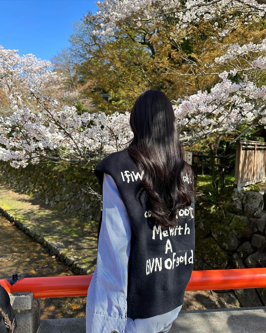 立木綾乃のインスタグラム：「宮島⛩🌸  桜の時期で歩くの楽しかったー！ 初めて食べた揚げもみじが美味しくて感動😵‍💫♡  #広島 #宮島観光 #揚げもみじ」