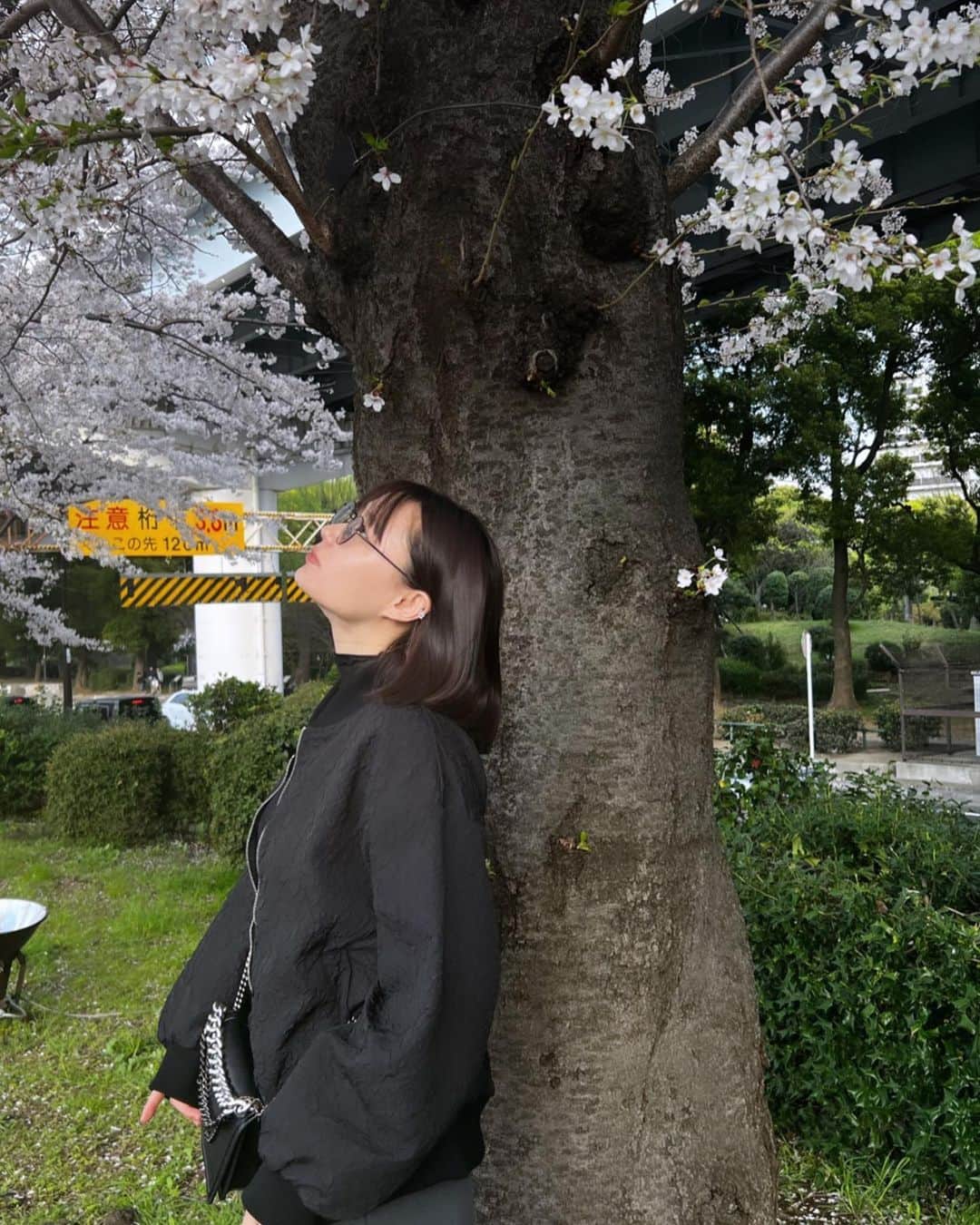 広橋佳苗のインスタグラム：「寝起きボサボサ😂 4枚目は愛するお母様🫶 カメラマンは弟」