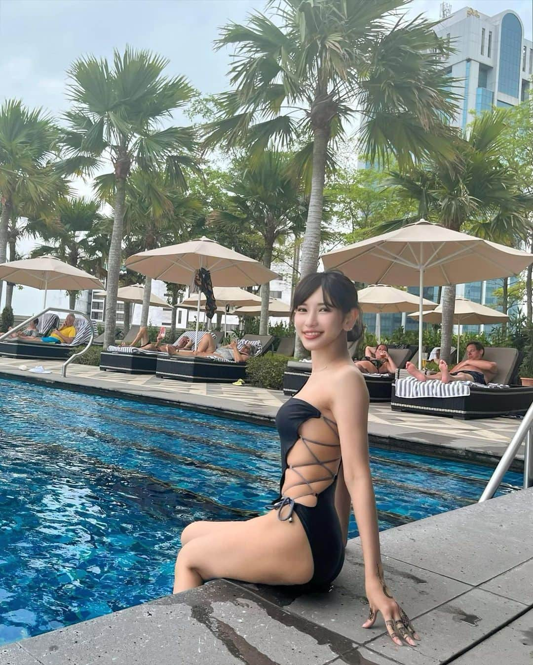 城品萌音のインスタグラム：「♡ chill🌞🏖️ 2回目のプール！😻  @eohotelpg  #Malaysiatrip #クレイジーリッチ」