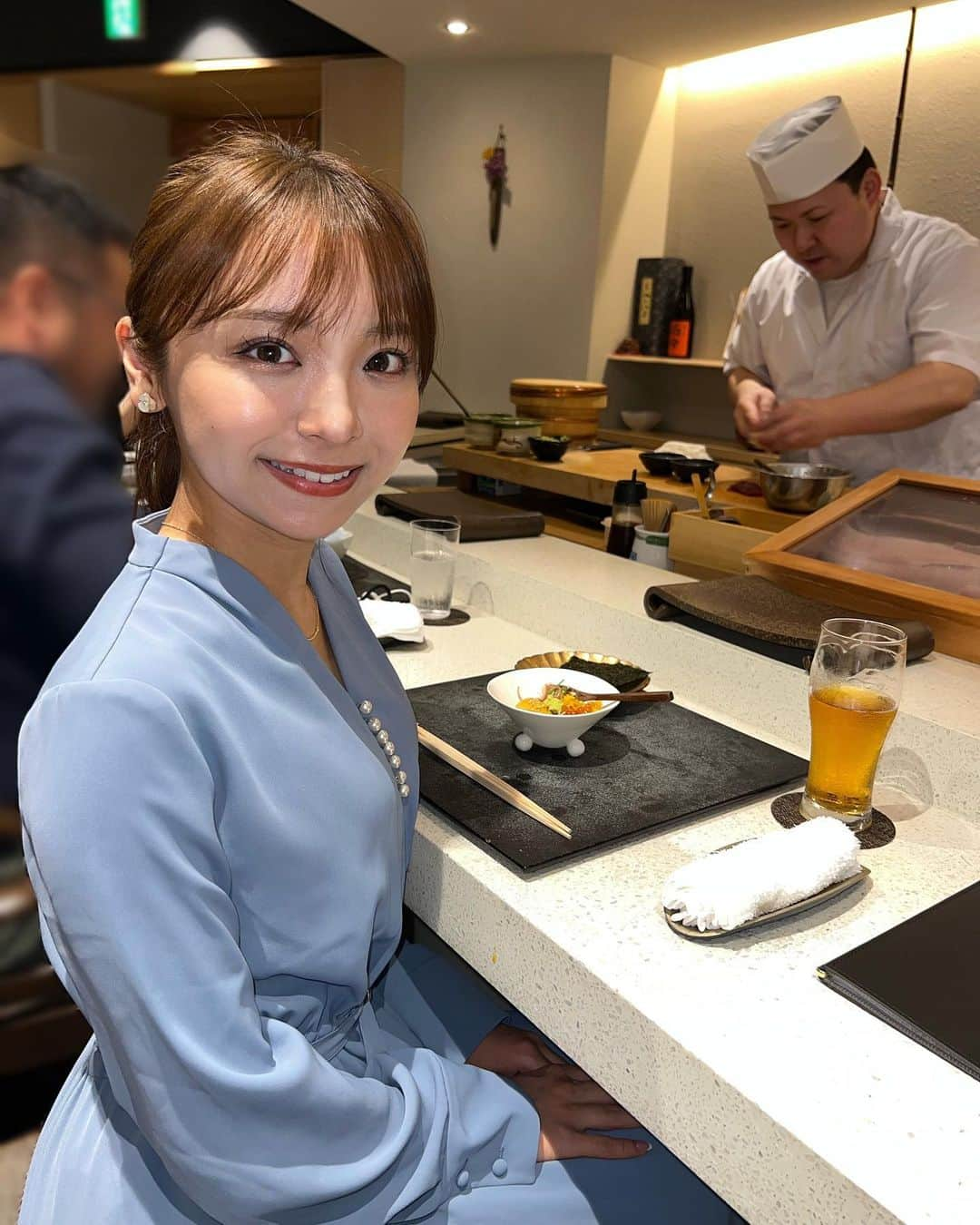 勝又彩央里さんのインスタグラム写真 - (勝又彩央里Instagram)「おしゃれな空間で江戸前鮨🍣 @kagurazaka_yasaka   気さくな大将が目の前で握ってくださる鮨と繊細なお料理、どれも美味しく楽しい時間でした✨  弥栄特製ばくだんはインパクトがあって感動🥹 新鮮なネタと私好みのさっぱりしたシャリが良きでした！  もうすでに鮨が食べたい〜😽  https://tabelog.com/tokyo/A1309/A130905/13267490/  #神楽坂鮨弥栄 #supported #神楽坂ディナー #飯田橋グルメ #飯田橋ディナー #寿司 #鮨弥栄 #飯田橋 #神楽坂 #sushi #japan #大学生 #女子大生 #ポニーテール #ミディアムヘア #tflers #ootd #ワンピース #グルメ #グルメ女子」3月29日 20時30分 - saorinoel