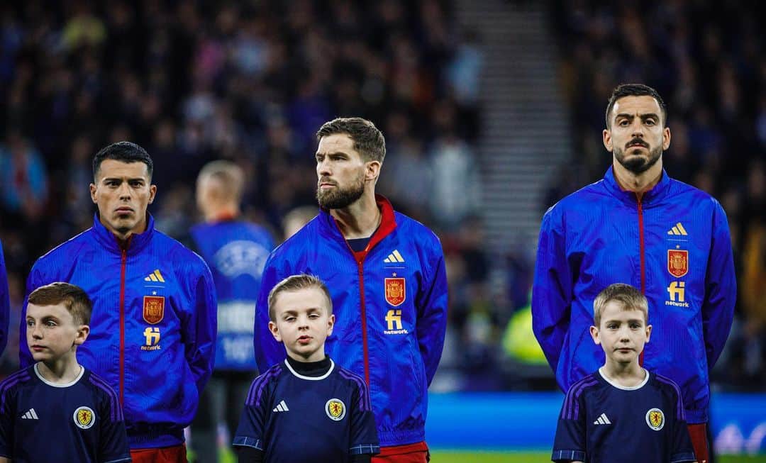 のインスタグラム：「Queda una larga fase de clasificación. JUNTOS, VAMOS ESPAÑA! 🇪🇸❤️」