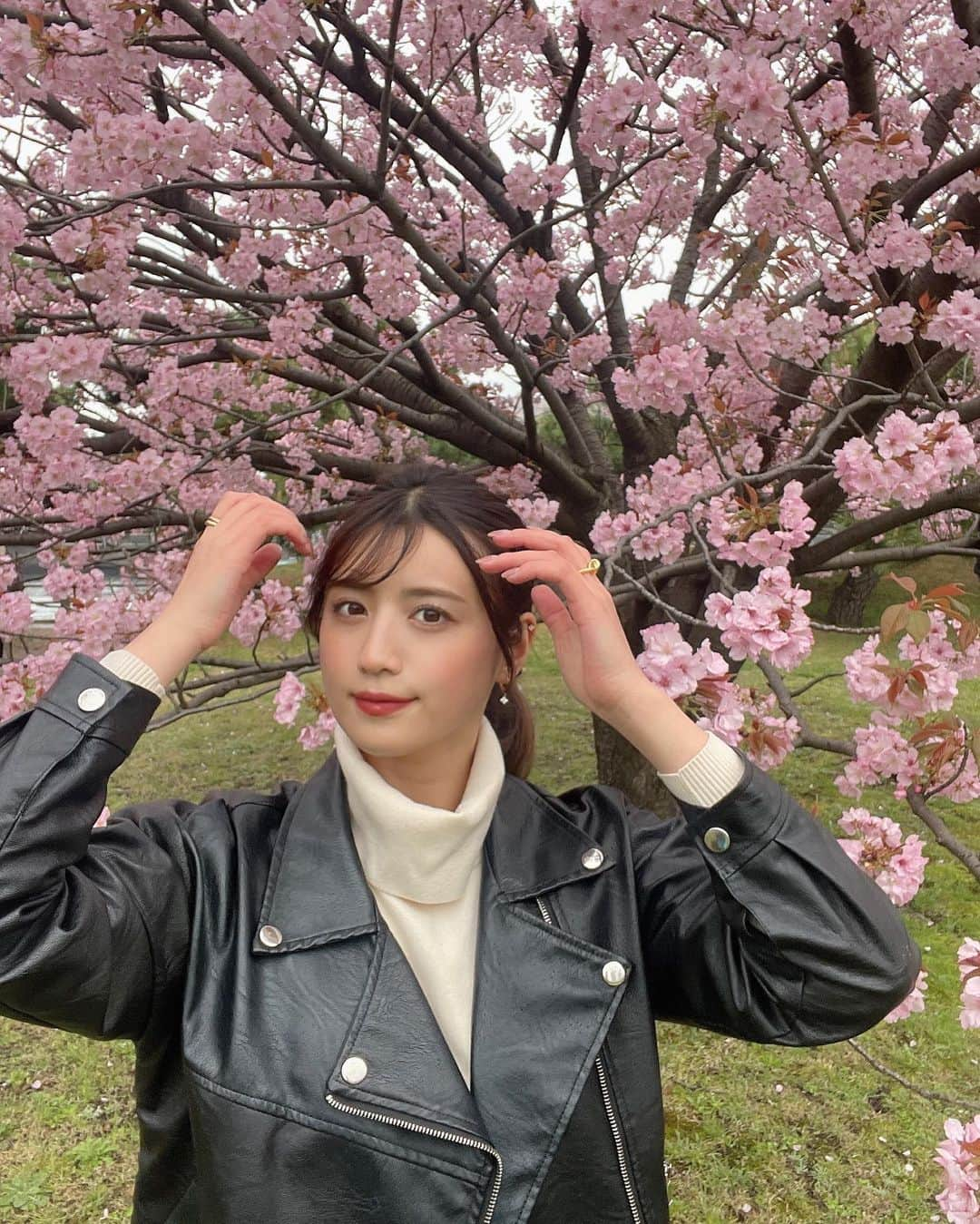 御子柴かなさんのインスタグラム写真 - (御子柴かなInstagram)「お母さんとお花見しました👀 散っちゃう前に見れて良かった😌🌸」3月29日 19時44分 - kanakana2510