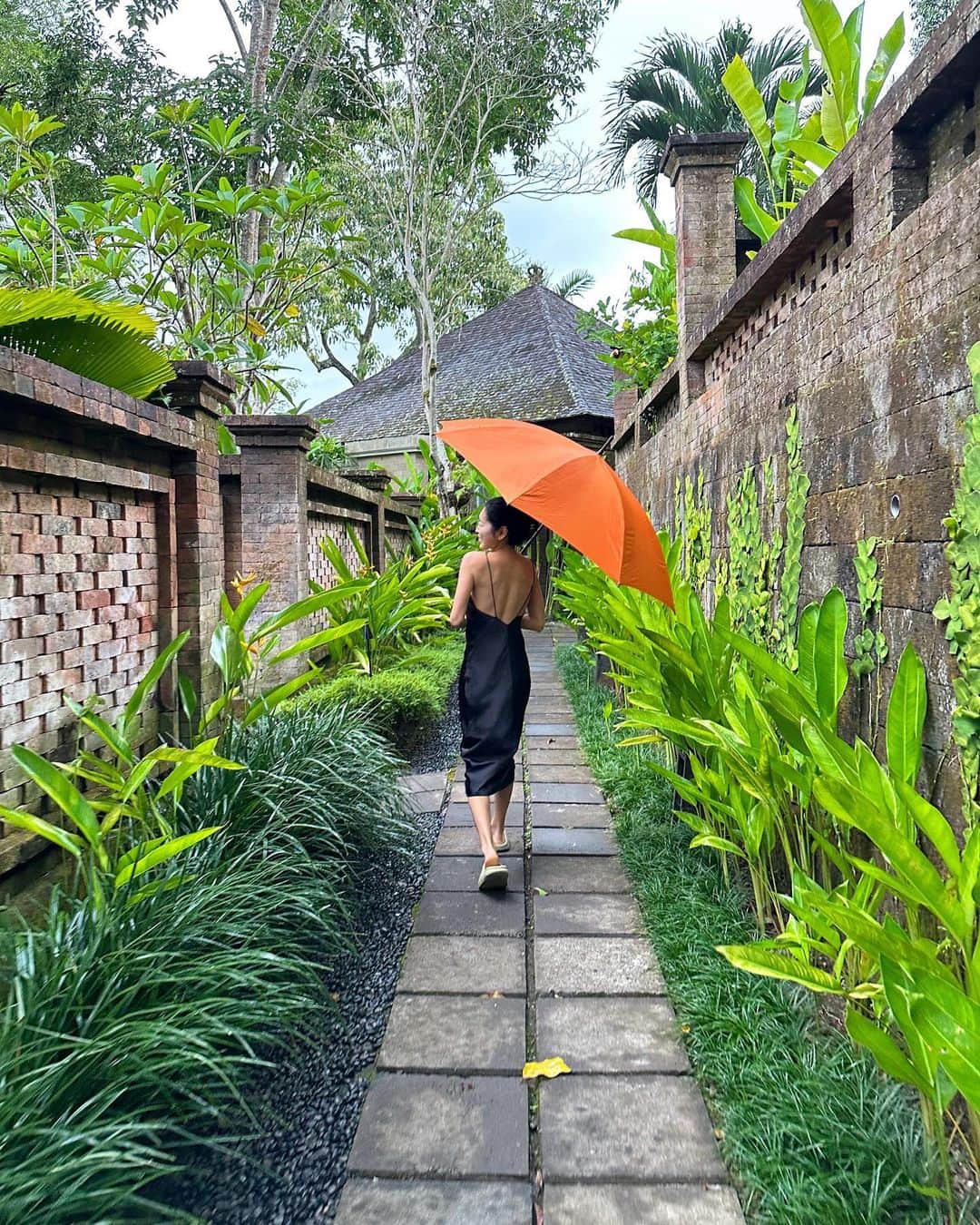 十枝梨菜さんのインスタグラム写真 - (十枝梨菜Instagram)「rain in bali is always beautiful 🪽✨🪼」3月29日 19時45分 - rinatoeda0611