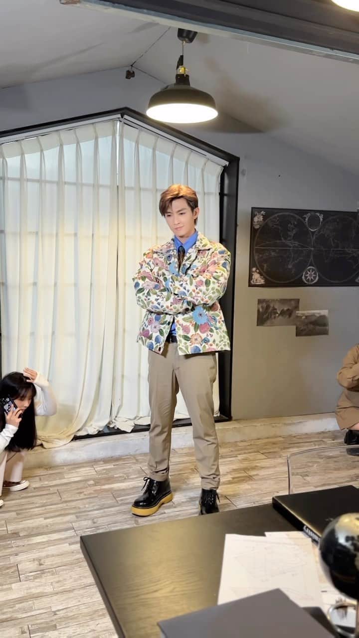 AARONのインスタグラム：「炎亞綸 Aaron Yan ’地質學家 (Geologist)‘ Special Video 4  特邀短影音創作者 Short film Videos 黑糖鮮茶🍼、花生米🔹、愛跳舞的Diva @en_lozo @abby_0999 @diva.dancer   #炎亞綸 #地質學家 #AaronYan #Geologist」
