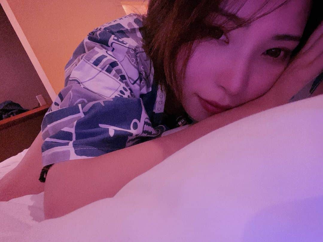 のインスタグラム：「なんか気づいたら画面がピンク色になってた💋」