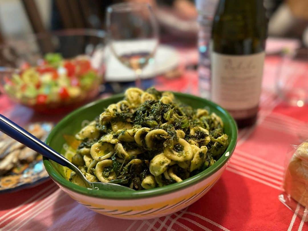 渡辺早織さんのインスタグラム写真 - (渡辺早織Instagram)「&Mレシピ🍝 今回はイタリアの旬を教えてくれる 菜の花のパスタ🇮🇹💕 Orecchiette con le cime di rapa です😆✨ @matteoinzeo が作ってくれておいしくて感激したので 真似してみました😊 写真6枚目はMatteo作のパスタです。 あれから気に入りすぎて 今日は菜の花をブロッコリーに変えて作りました😋 パスタの種類、オレッキエッテは @eataly.tokyo さんで購入しました😊  ワインが進みます🍾 シンプルな食材で真似しやすいです😆 詳しい作り方は&Mのフォトギャラリーに載せています😊  #早織飯  #菜の花のパスタ #orecchiette  #cimadirapa  #pastaitaliana  #料理 #レシピ #簡単レシピ  #andm #思い出ちょっぴりつまみぐい」3月29日 20時16分 - _watanabesaori_