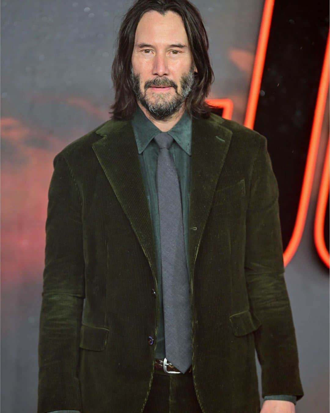 ボリオリさんのインスタグラム写真 - (ボリオリInstagram)「Actor Keanu Reeves  wears a full Boglioli total look at the première of @johnwickmovie. A soft, timeless silhouette. Discover the suit selection on www.bogliolimilano.com Thanks @chloekeiko  @jeanneyangstyle  @anthonydeltufo  - #bogliolimilano  #suits  #velvet  #keanureeves  #timeless #johnwick」3月29日 20時12分 - boglioliofficial