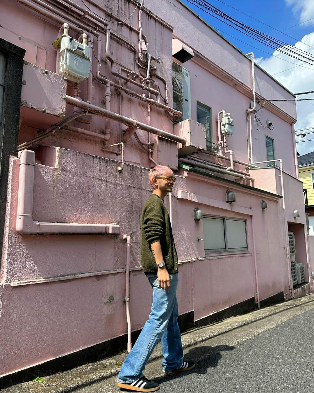 浜本忠勝さんのインスタグラム写真 - (浜本忠勝Instagram)「𝑬𝒏𝒅 𝒐𝒇 𝑴𝒂𝒓𝒄𝒉 ☁️🌙 ✴︎ ４月にむけて背中を押してくれるような気持ちのいい晴れの日。 ランチに出掛けたり、途中でマレアモとお散歩したり🚶🏼‍♂️🌸 ✴︎ 夜からは楽しみにしていた @_maliya_ のLIVEに🎙 場所は「Blue Note Place」🌃 最高の夜になりました🍸 マリヤの歌声とJazzyなロケーションで美味しいお酒と共に。 ✴︎ 激動の３月の締めくくりは最高の１日。 ４月が今から楽しみだ🌸  #March #BlueNotePlace #bluenotetokyo」3月29日 20時20分 - whyte_hamamoto