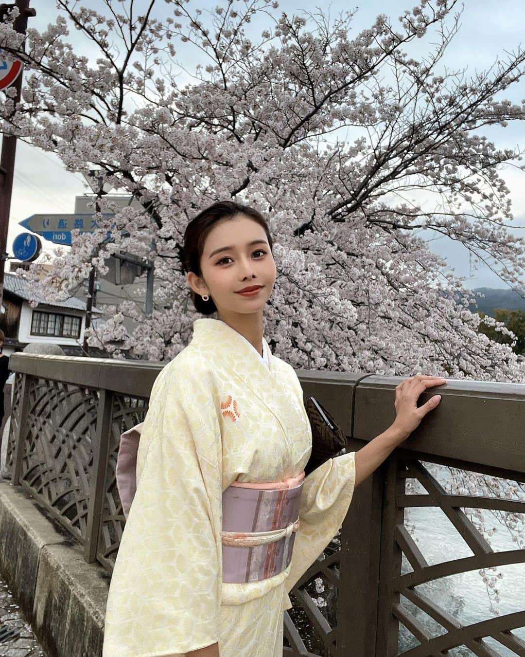 YUKIさんのインスタグラム写真 - (YUKIInstagram)「みんな桜はもう楽しんだ？🌸 . . 来年また桜綺麗な頃に京都で散策したいなぁ❤︎ ちなみにこれ去年の写真🤳笑 . .  Japanese cherry blossoms are very beautiful🌸 I can't help but look forward to this time every year❤︎  #京都 #桜 #満開 #さくら #桜スポット #kyoto #着物 #着物コーディネート #着物レンタル #me #trip #旅行好きな人と繋がりたい #旅行 #kimono #japan #여행사진 #photography」3月29日 20時21分 - kkkk_szk