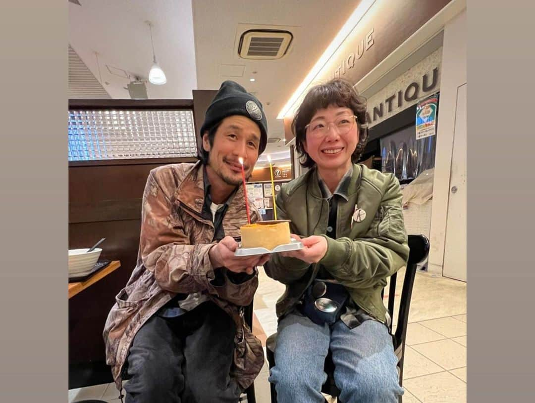 濱田将充さんのインスタグラム写真 - (濱田将充Instagram)「2023.3.26 大阪鰻谷CONPASS CHOICE Vol.43 大阪久しぶりありがとうございました！！！ ライブハウスの雰囲気が爆発してて、最高でした！！ OLEDICK FOGGY とは 4.16に下北沢BASEMENT BARでまた一緒です！ よろしくお願いします。  誕生日も祝ってくれてありがとうございます。 スタッフのしらっきーも誕生日おめでとう🎊  #ラーナーズ #oledickfoggy」3月29日 20時43分 - masamichihamada