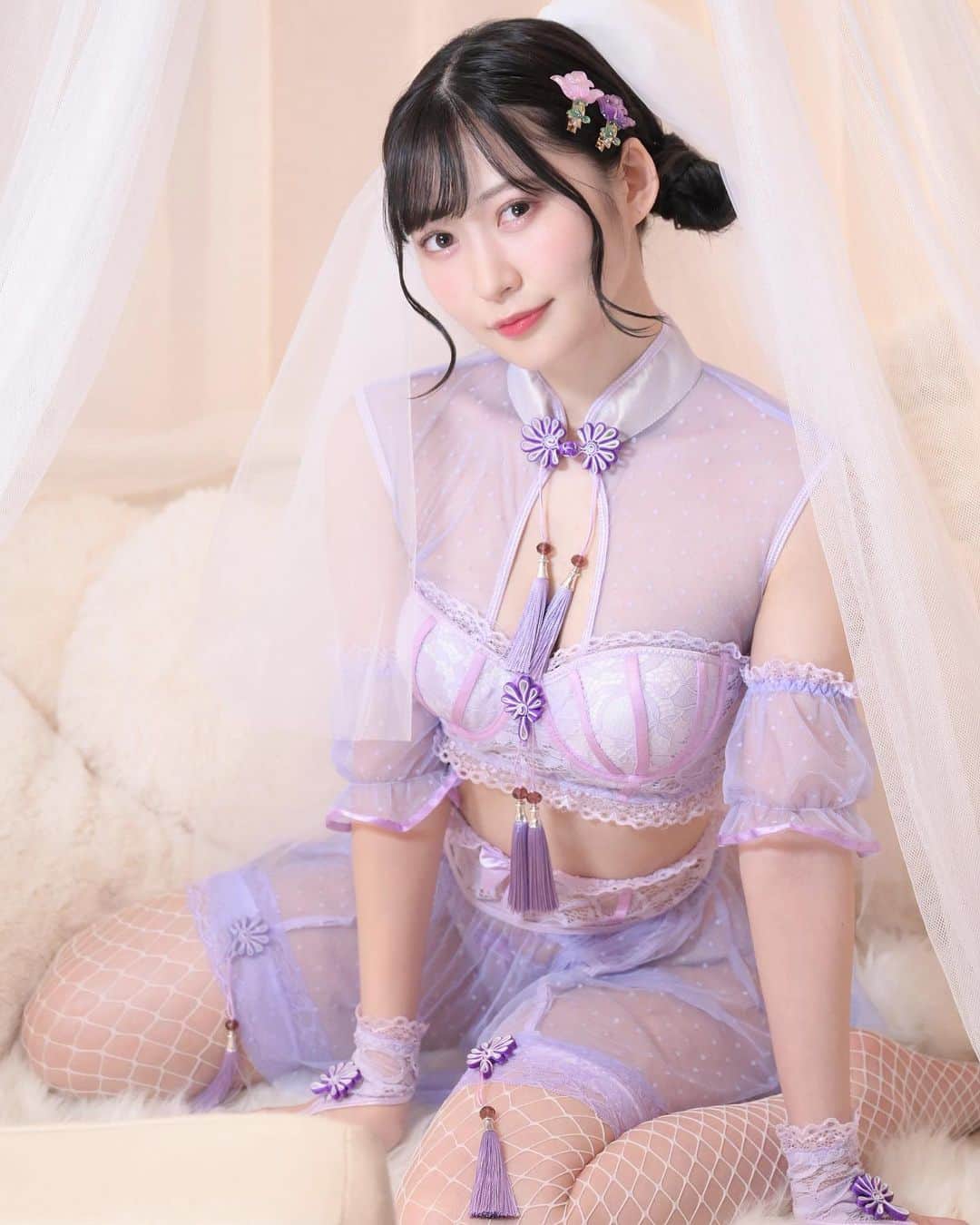 空野青空のインスタグラム：「チャイナ風な花嫁さんです👰  🧡‬photo by @torimnb  🧡‬make by @mamiimaima   #グラビア #ポートレート撮影  #ポトレ #ポートレート  #むちむちボディ #チャイナ #マリームーン #marymoon  #あおにゃん #空野青空」