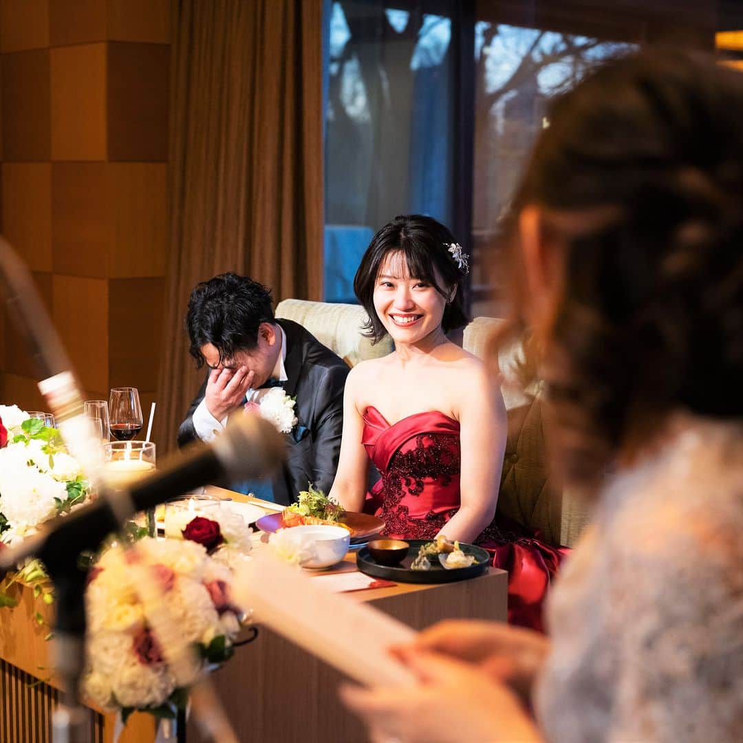 ホテル椿山荘東京ウエディングさんのインスタグラム写真 - (ホテル椿山荘東京ウエディングInstagram)「❤ ホテル挙式をより華やかに彩る 真っ赤なカラードレス👗✨  エレガントで腰元のフリルが印象的なドレスは 花嫁から支持も多い『タカミブライダル』💖  思い出に残る最高の１日に、 ふさわしい運命の１着になりますように❤  TOKYO RESORT WEDDING 東京には、ひとを祝福する森がある。  ----------------------------------------------- @hotelchinzansotokyo_wedding のアカウントを タグづけ＆ #椿山荘花嫁 にてご投稿いただいた方より ステキなお写真✨をご紹介させていただきます。 皆さまのご投稿をお待ちしております ------------------------------------------------  #ホテル椿山荘東京ウエディング #tokyoresortwedding  #ホテル椿山荘東京 #椿山荘 #椿山荘結婚式 #東京リゾート #東京リゾートウエディング #リゾートウェディング  #ホテルウエディング #プレ花嫁 #結婚式準備 #結婚式 #結婚式場探し  #花嫁 #卒花嫁 #2023花嫁 #大人花嫁  #人前式 #東京花嫁 #関東花嫁 #花嫁ショット #ウェディングフォト #ウェディングレポ   #ウエディングドレス #カラードレス #ロングトレーン #aラインドレス #プリンセスドレス #タカミブライダル」3月29日 21時00分 - hotelchinzansotokyo_wedding
