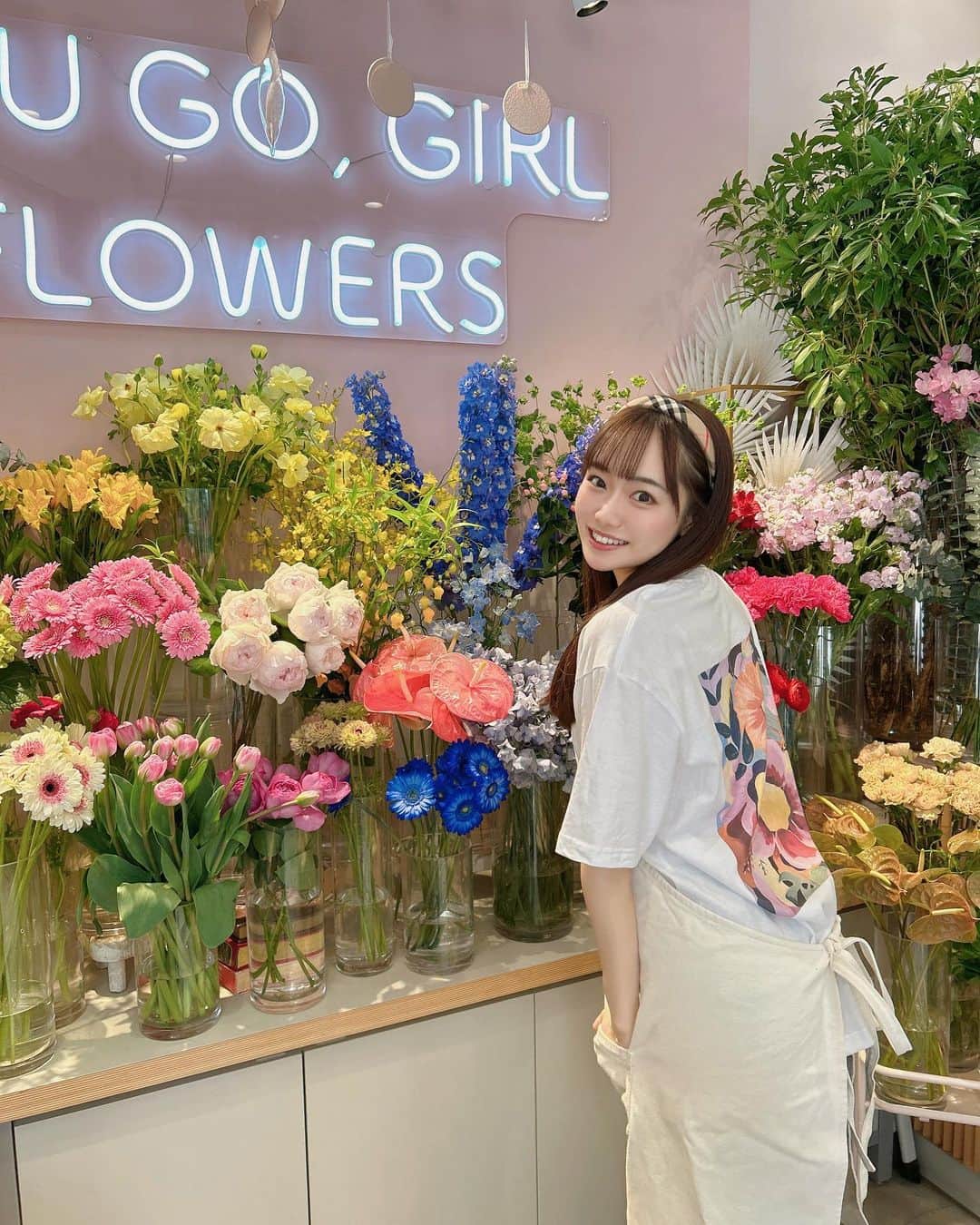 かわぎしるなのインスタグラム：「【お知らせ】  4/16(日)16:00~(時間は仮予定です) お一人様2000円(フード＋ワンドリンク＋お土産) FLOWERS BAKE&ICECREAMさんにて 一日店長をさせていただきます💐‪‪🤍 みなさんとお会い出来るこの機会を、とっても楽しみにしていました😳 ステキな空間とオシャレなメニュー、最高の時間をお届けできるよう頑張ります！ たくさんの方が来てくださるといいな…💭 お待ちしていますっ💞  ⚠️ご予約方法は、追ってご連絡させていただきます。よろしくお願い致します🙇🏻‍♀️」