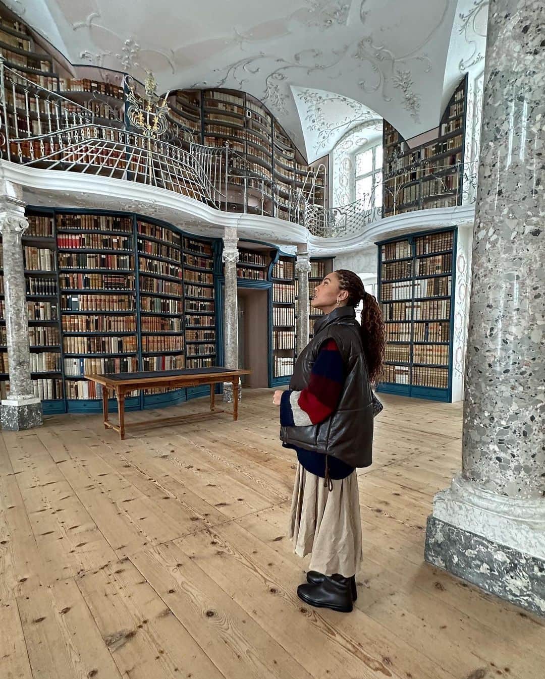 エイヨシャ・カレーのインスタグラム：「Coolest library filled with codex artifacts from as far back as the 7th century and some Bibles that were illustrated by Salvador Dali. Fascinating.」